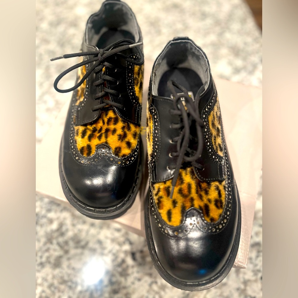 Vintage Leopard TUK II! Women’s Size: 10, Men’s Size 8.